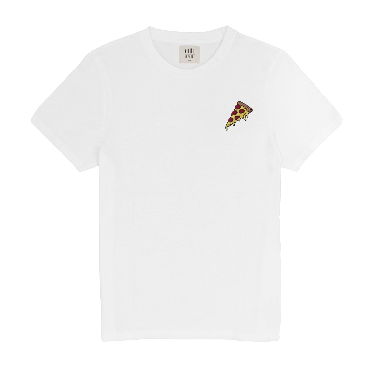 Basic cut white t-shirt with round neck and embroidered pizza slice. 100% organic cotton. Relaxed fit. Unisex. Designed in Spain. Camiseta básica con cuello redondo. Blanca. Algodón orgánico. Corte holgado. Diseñada en España.