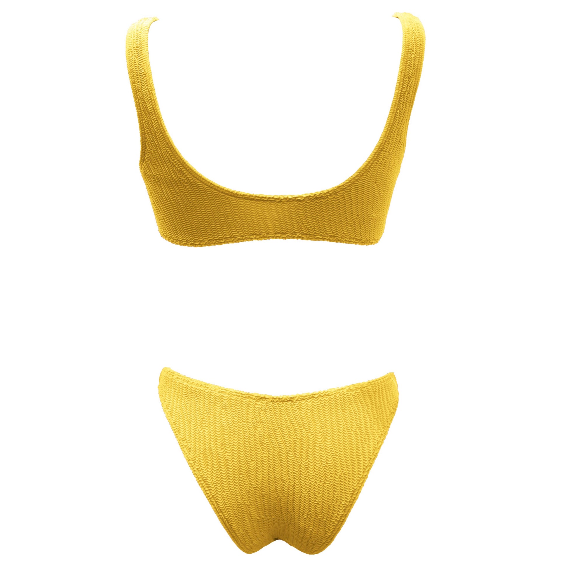 Mid-waist yellow bikini bottom. Textured finish. Really comfortable for the pool or the beach. This bikini will never upset you, it will always be one of your favorites. Braguita amarilla de corte mid-waist. Súper cómoda para la piscina o la playa. Este bikini siempre será de tus favoritos.