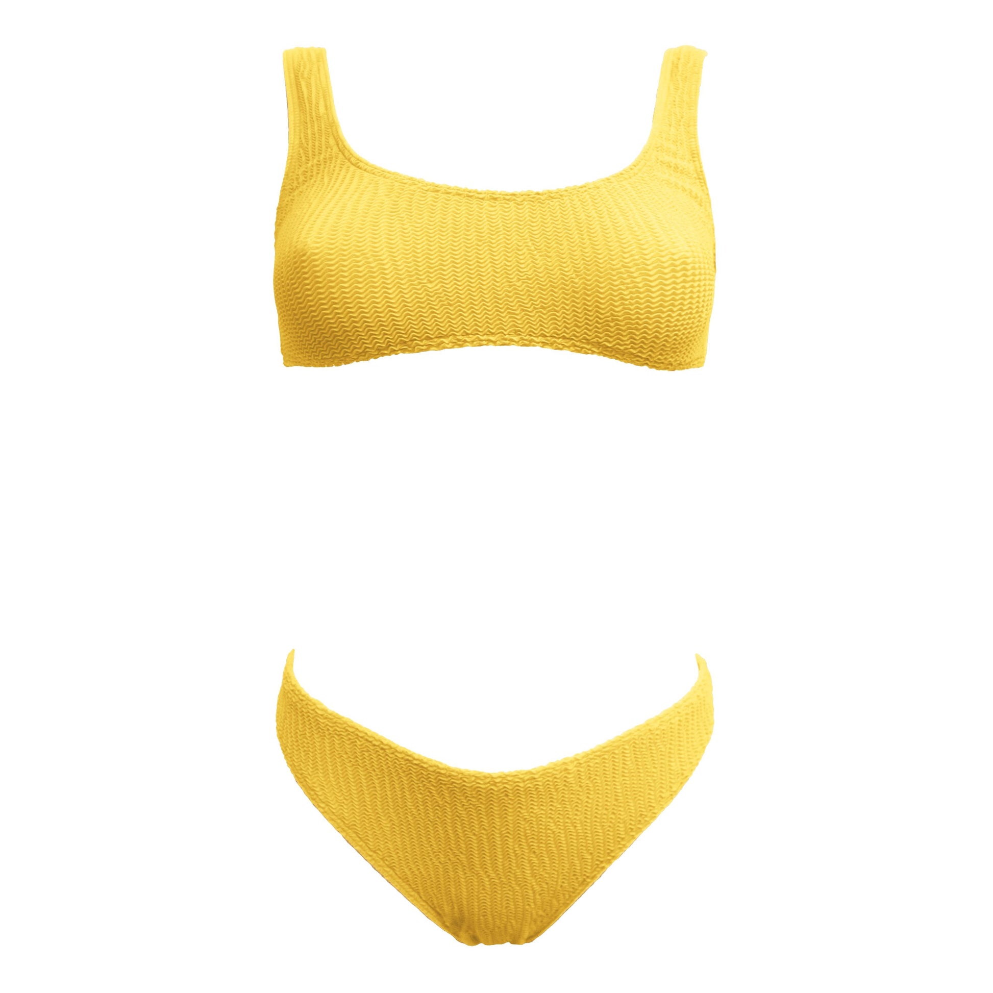 Mid-waist yellow bikini bottom. Textured finish. Really comfortable for the pool or the beach. This bikini will never upset you, it will always be one of your favorites. Braguita amarilla de corte mid-waist. Súper cómoda para la piscina o la playa. Este bikini siempre será de tus favoritos.