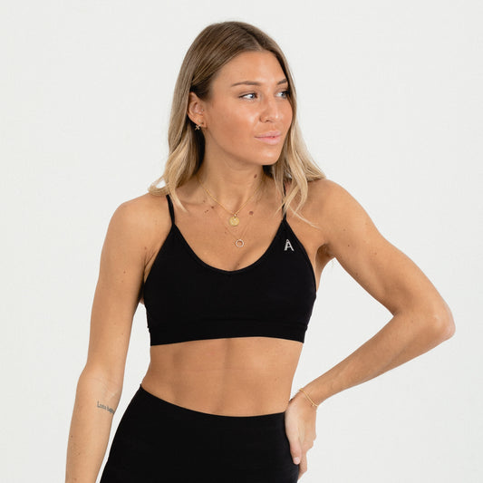 High impact and support sports bra ideal for practicing yoga, running and training without restricting your movements.  Top / bra deportivo con espalda cruzada, copas extraíbles y buena sujeción. Sujetador para gimnasio, yoga, running, correr, entrenar. Entrena en casa. Alto impacto.